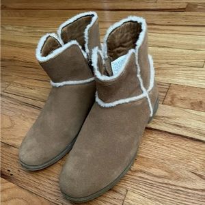 UGG KIDS COLETTA BOOT SIZE 3 CHESTNUT, KIDS BOOTS AUTHENTIC.